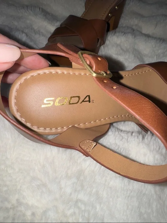 Soda Brown Block Platform Heel - Picture 2 of 6